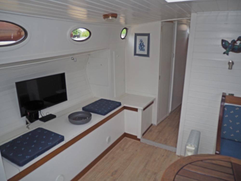 Saloon, Accommodation